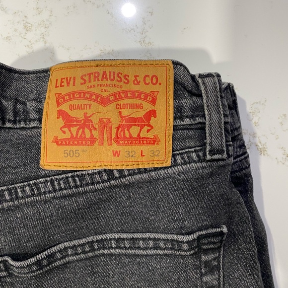 Men’s Levi Jeans - Picture 2 of 3